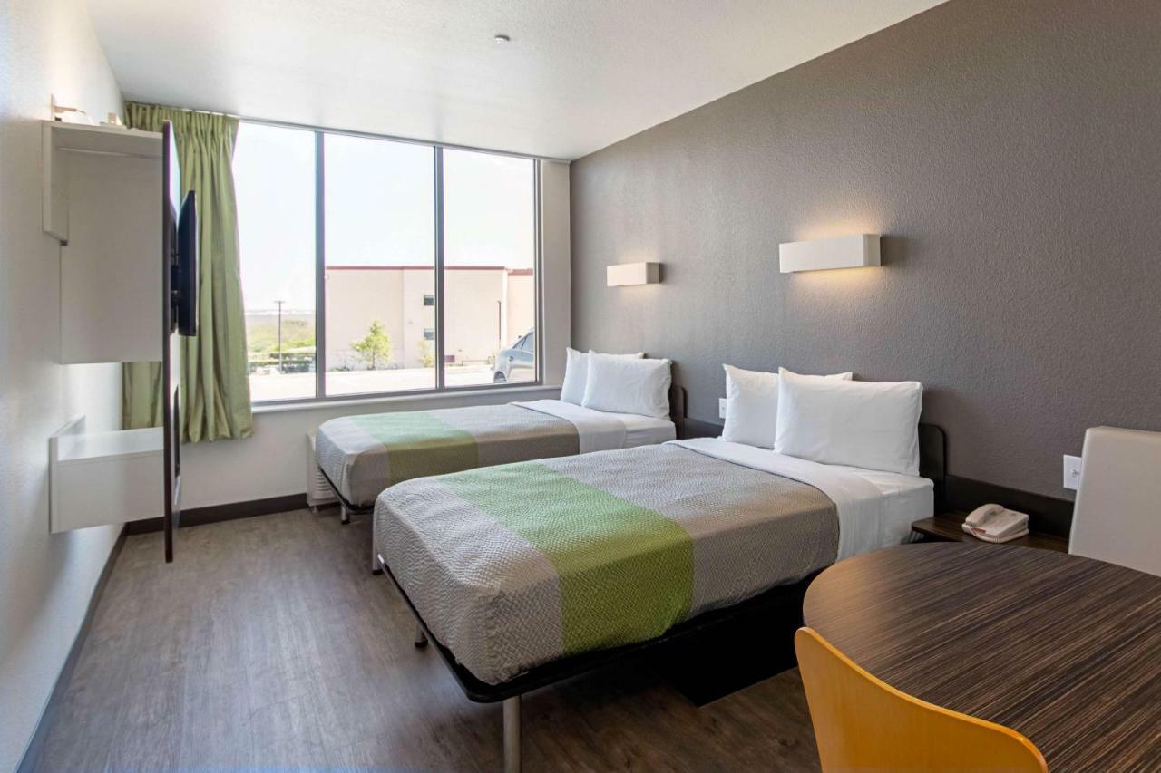 Motel 6 Austin Airport Esterno foto