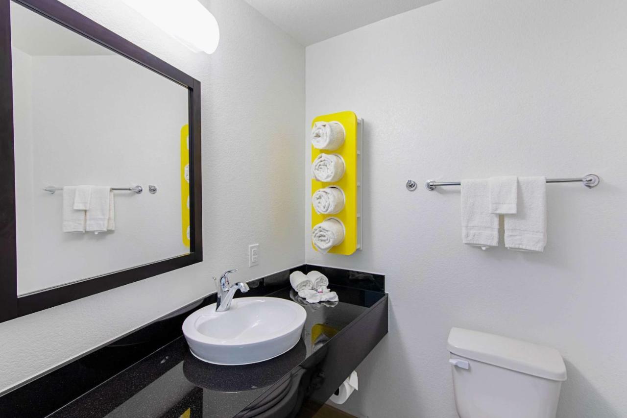 Motel 6 Austin Airport Esterno foto